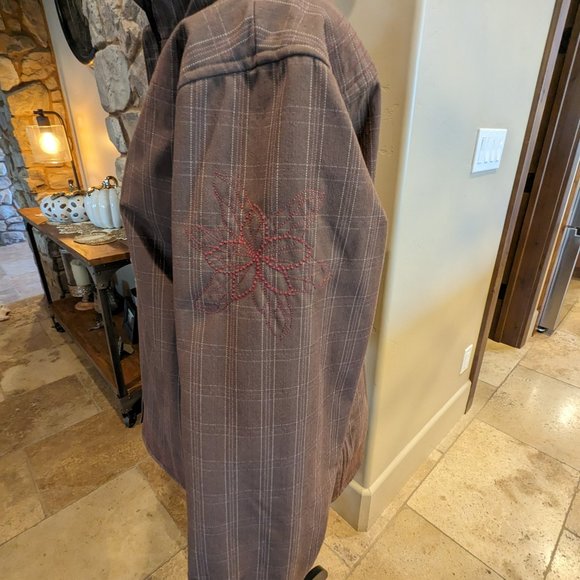 Embroidered Jacket from Mountain Hardwear - Picture 3 of 17